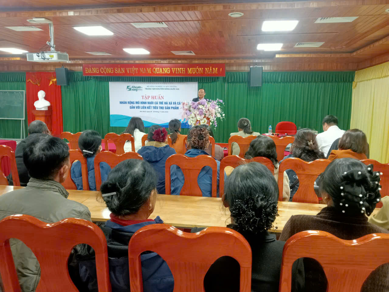 Tập huấn nhân rộng mô hình nuôi cá trê Hà Xá gắn với liên kết tiêu thụ sản phẩm